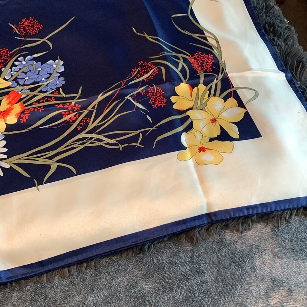 Vintage Scarf - Picture 4 of 6